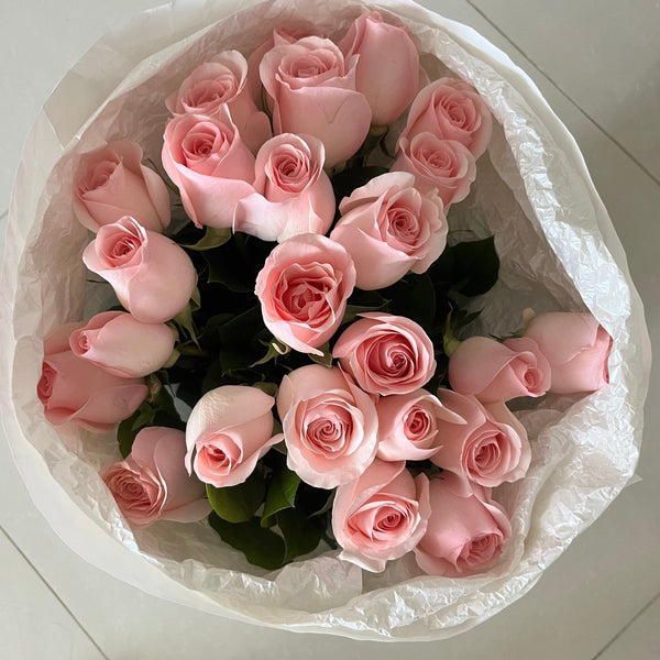 Light Pink Roses Bouquet "Classik". The photo shows a small size.